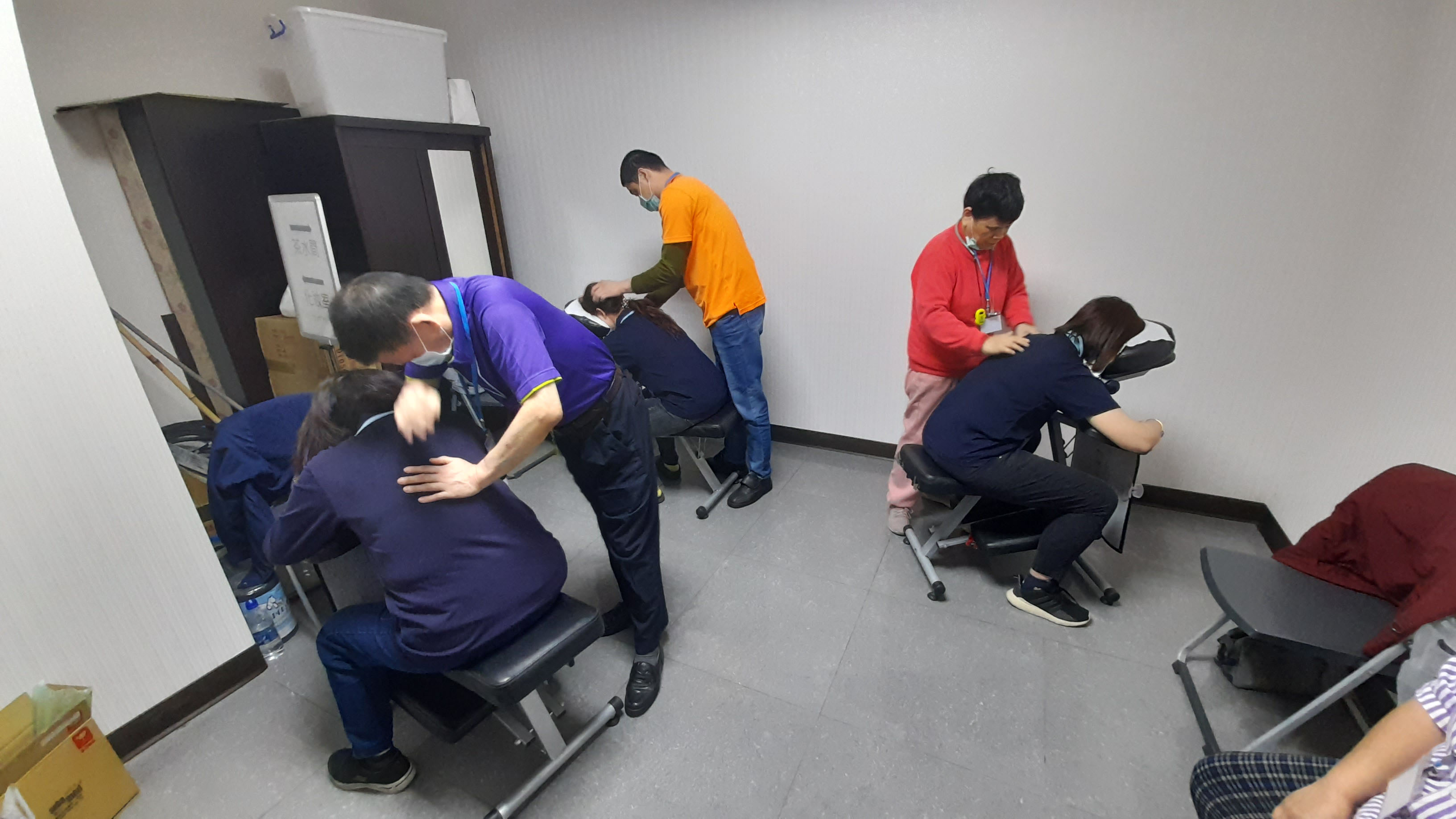 至企業駐點提供按摩服務