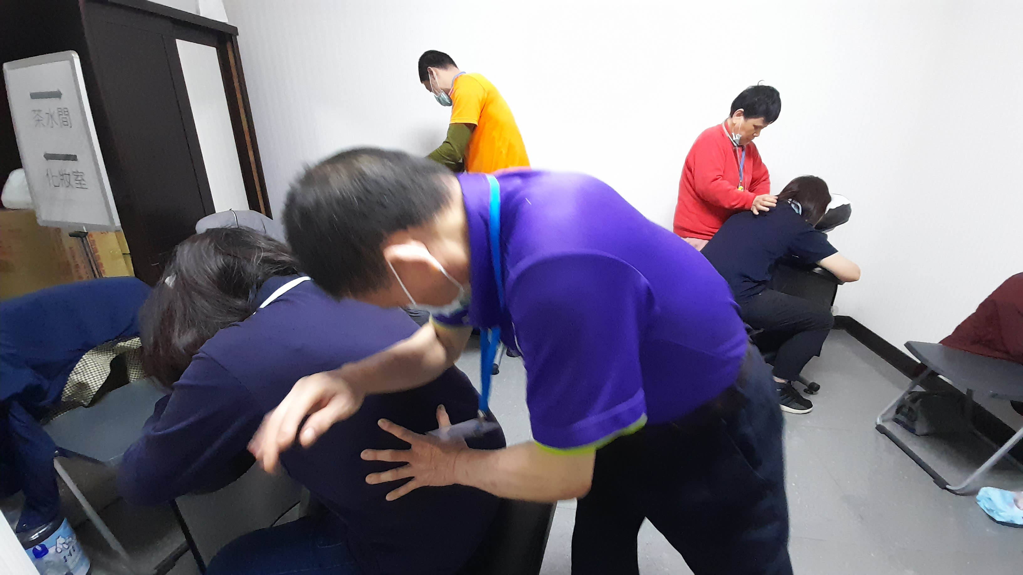 至企業駐點提供按摩服務