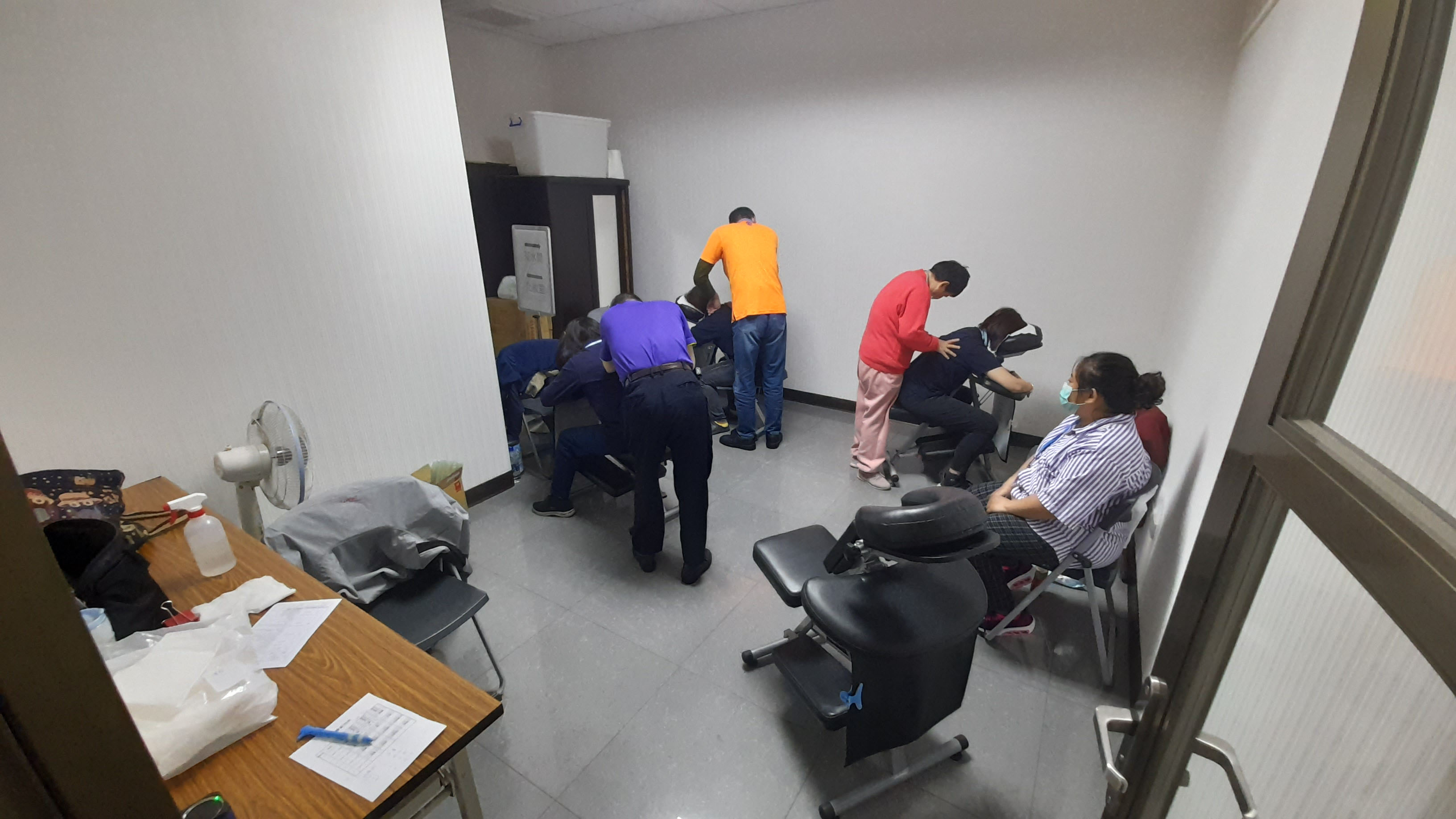 至企業駐點提供按摩服務